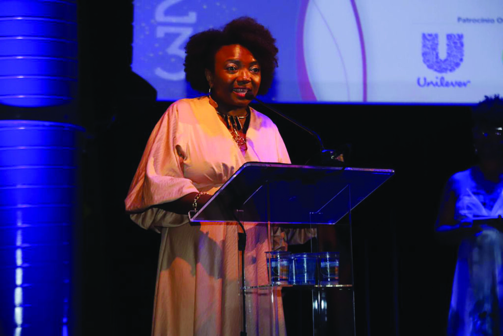© DIVULGAÇÃO. Rosane Borges fez um discurso que enalteceu a trajetória de luta dos jornalistas negros durante sua premiação