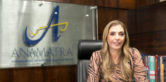 “O vínculo trabalhista não acabou” Luciana Paula Conforti - Presidente