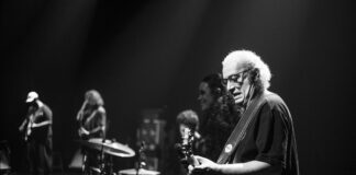 LUIZ CHAGAS E SEUS MÚLTIPLOS Chagas se apresentando junto a seus filhos, Tulipa e Gustavo (2020)